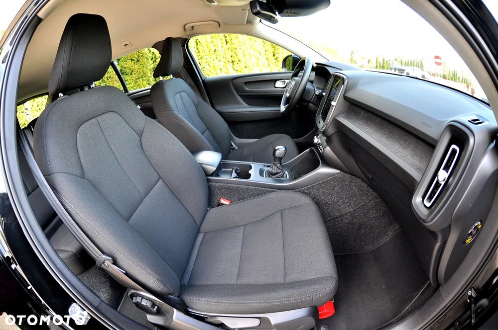 Volvo XC 40 T3 Momentum Pro - 21
