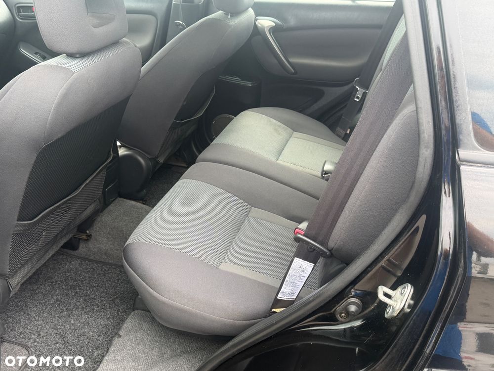 Toyota RAV4 D-4D 4x4 - 13