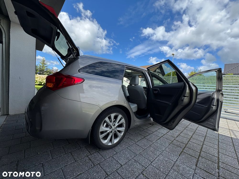 Toyota Auris Hybrid 135 Prestige - 9