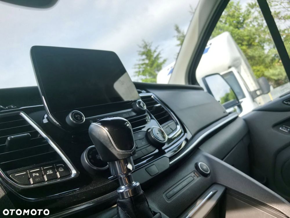 Ford Tourneo Custom - 21