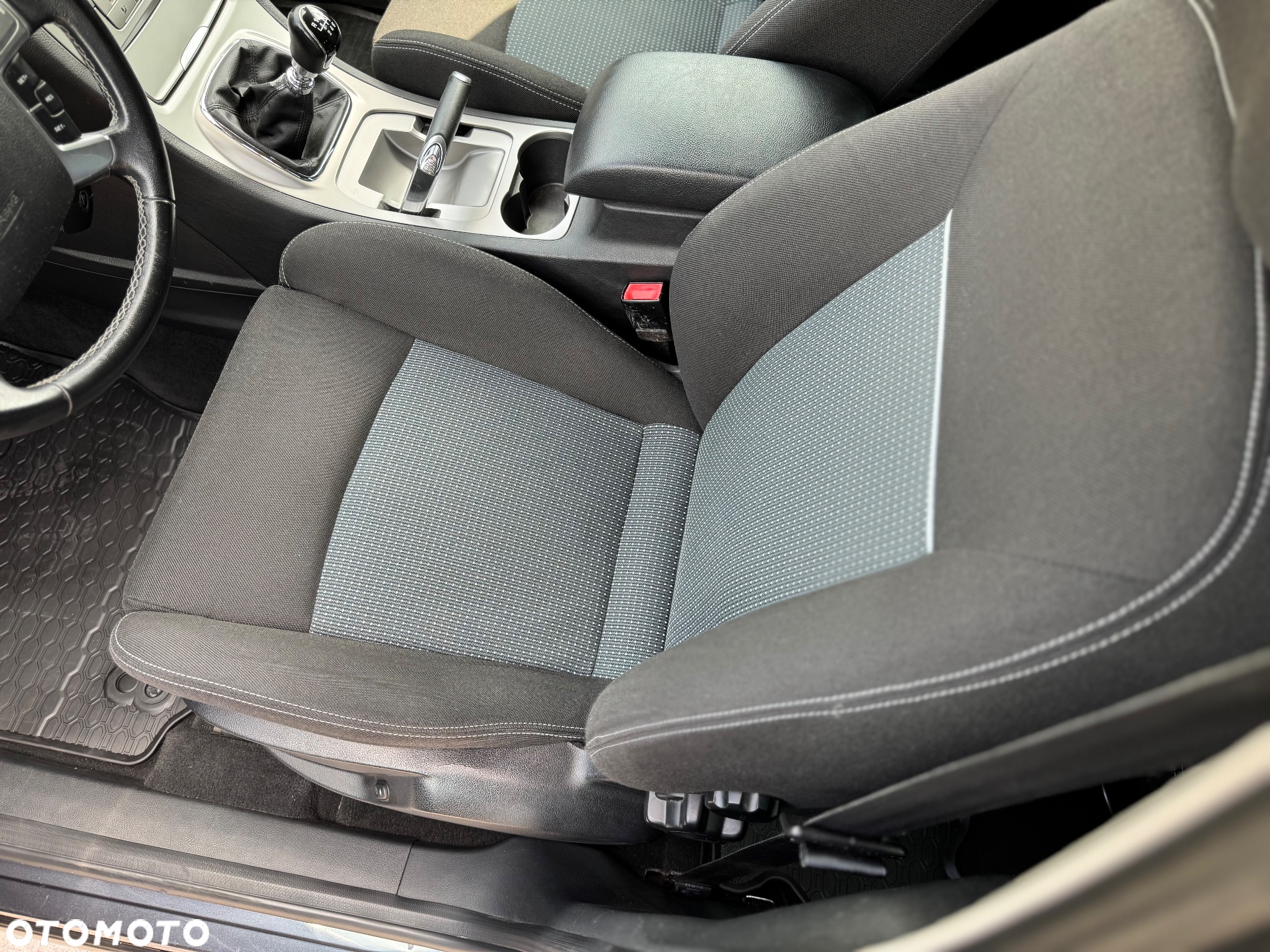 Ford S-Max - 11