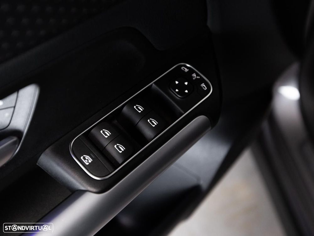 Mercedes-Benz GLA 180 7G-DCT Progressive Advanced - 32