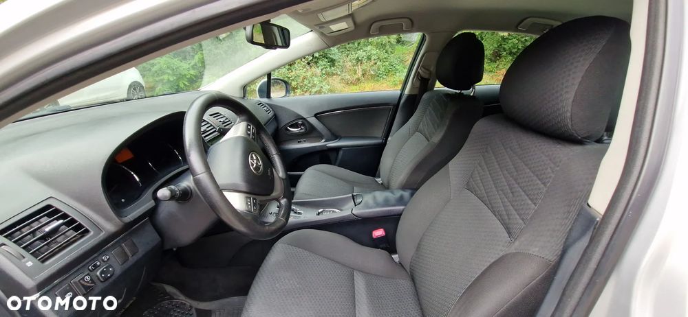 Toyota Avensis - 10