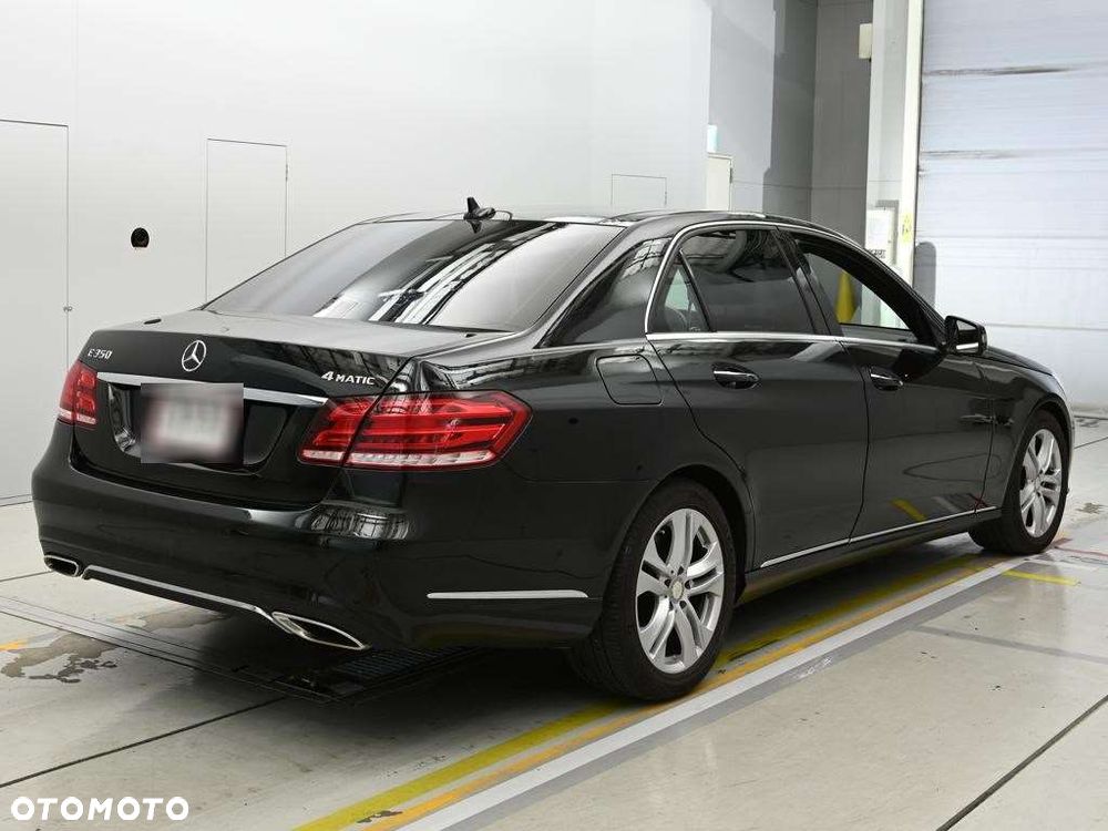Mercedes-Benz Klasa E 300 4Matic 7G-TRONIC Avantgarde - 4