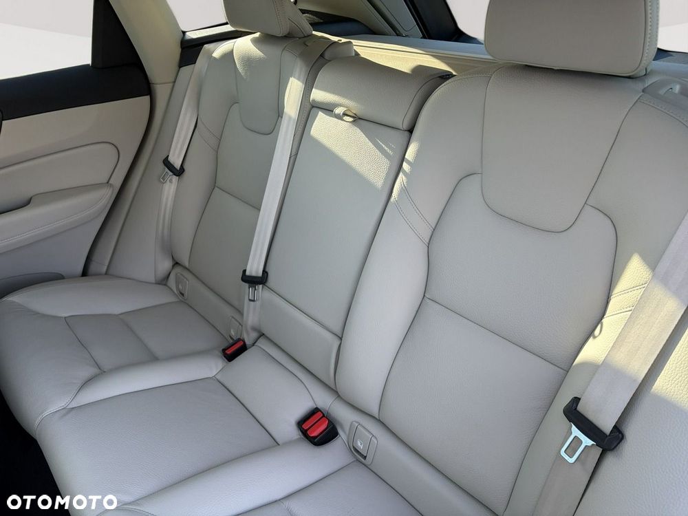 Volvo XC 60 B5 B AWD Plus Bright - 28
