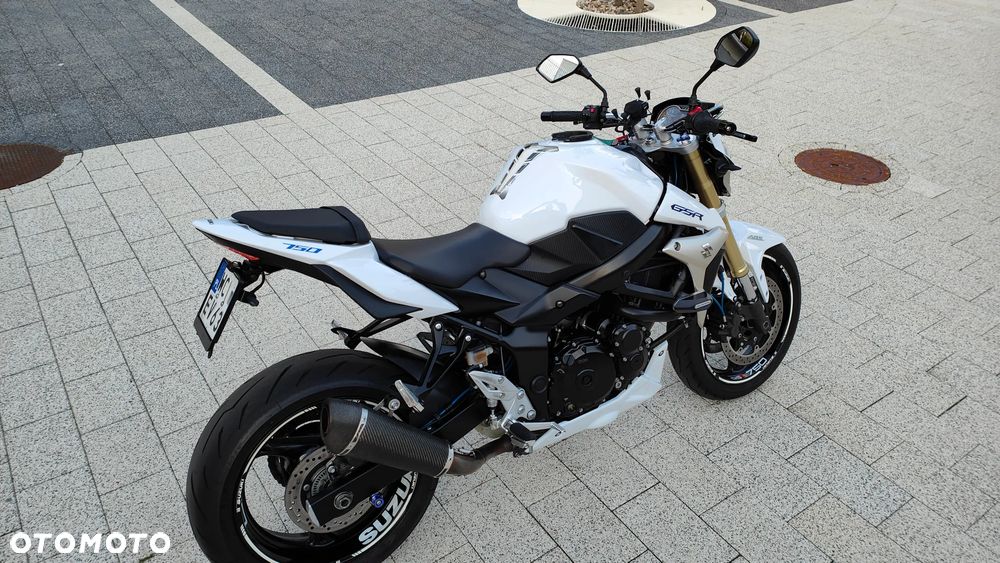 Suzuki GSR - 28