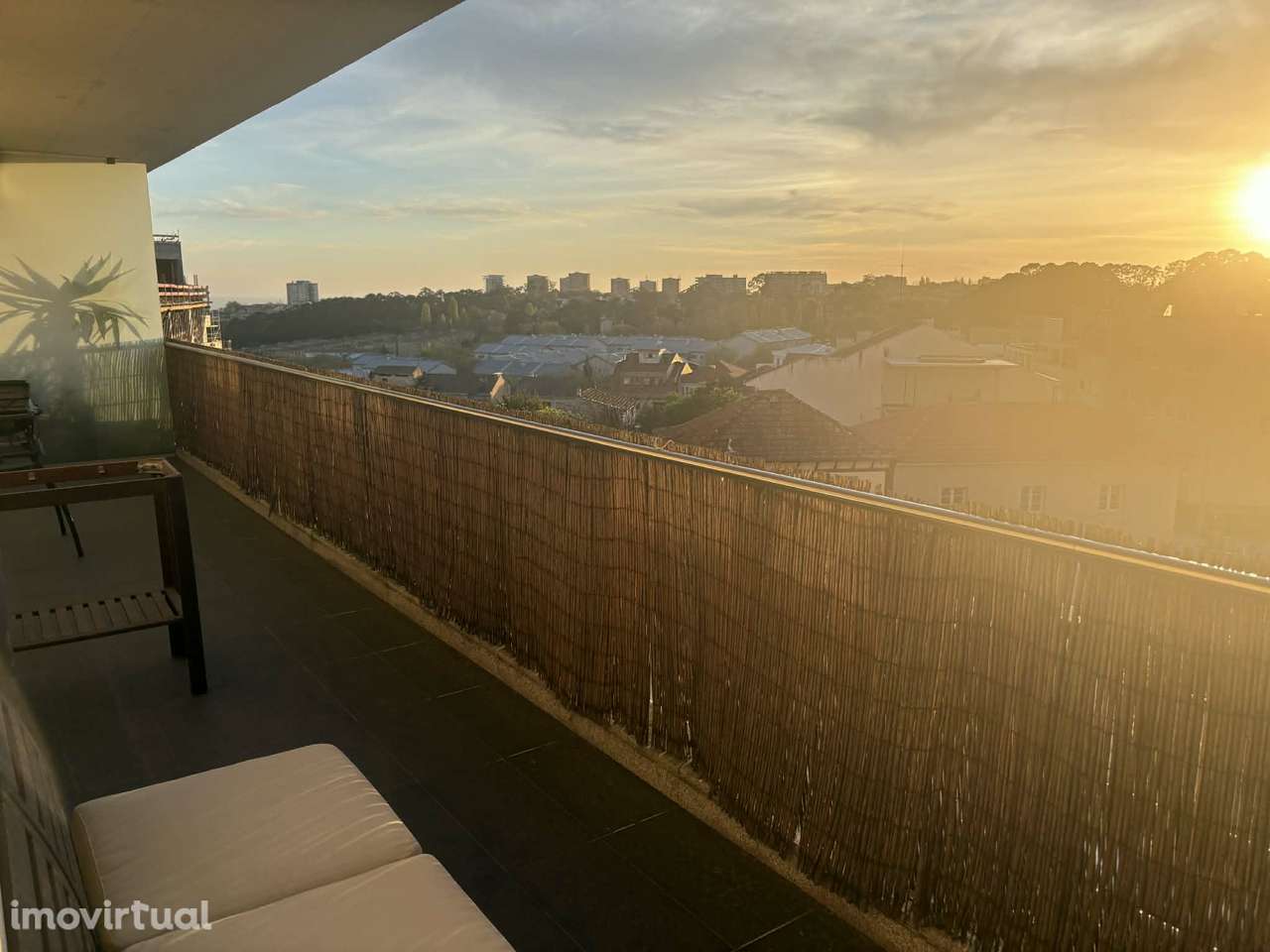T3 com vistas desafogadas, ampla varanda com 25m2 - Grande imagem: 2/12