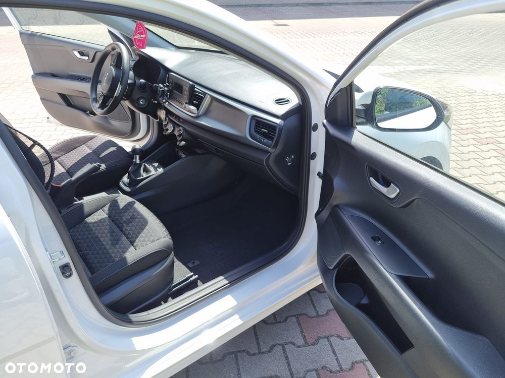 Kia Rio 1.2 M - 11