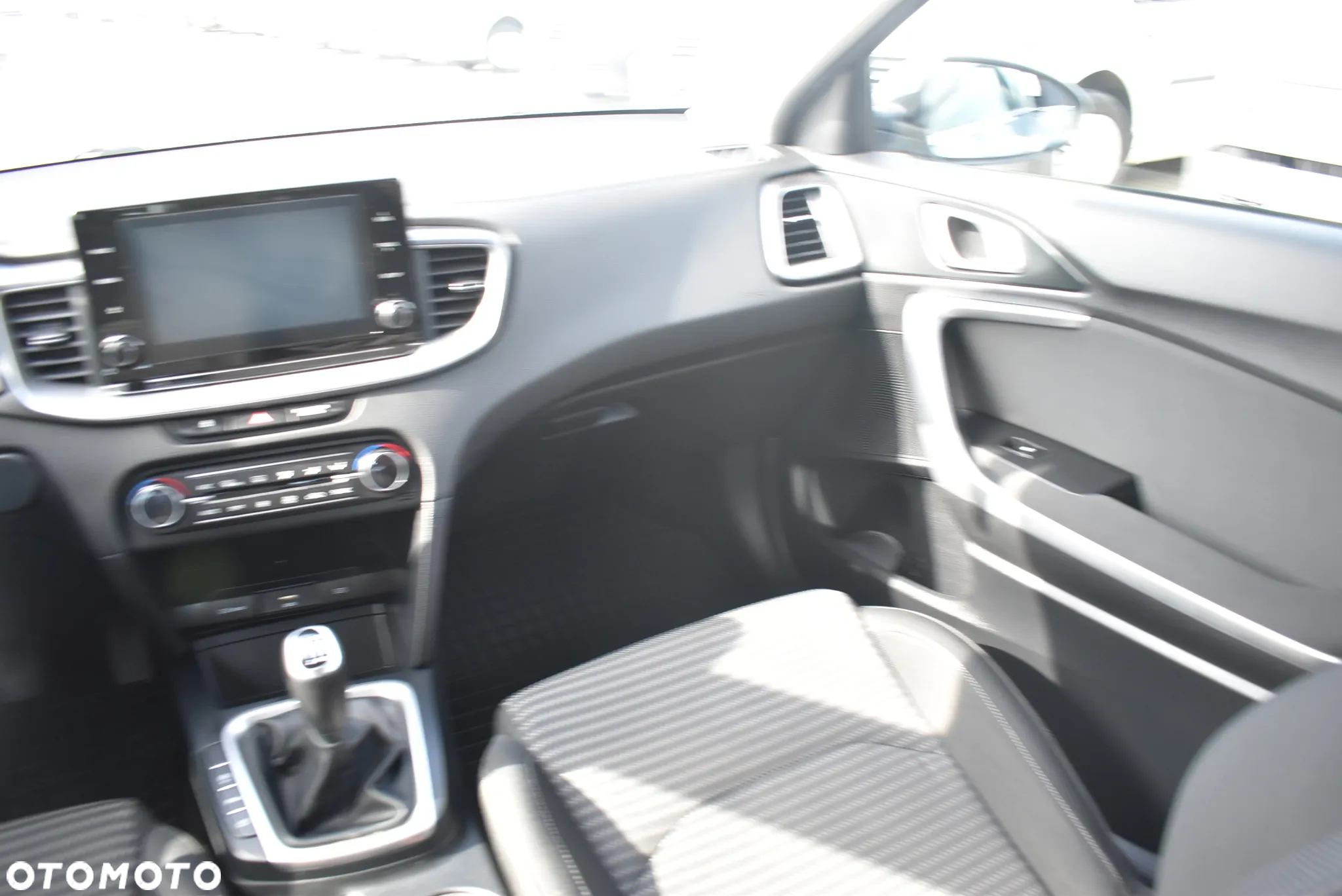 Kia Ceed 1.5 T-GDI M - 14