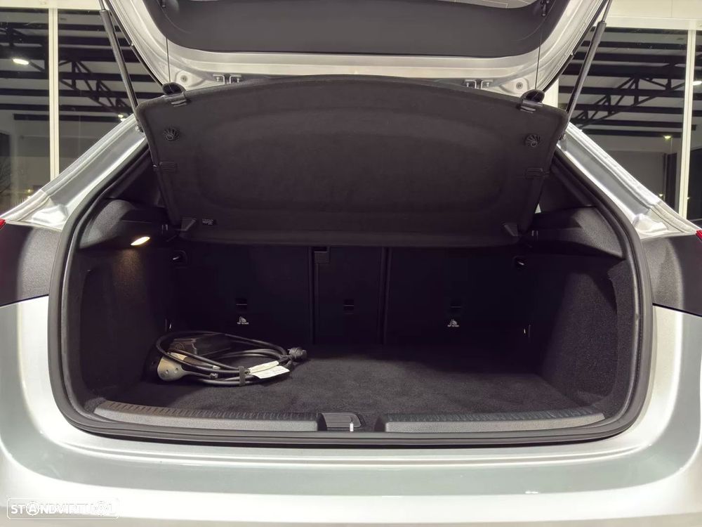 Mercedes-Benz A 250 e AMG Line - 12