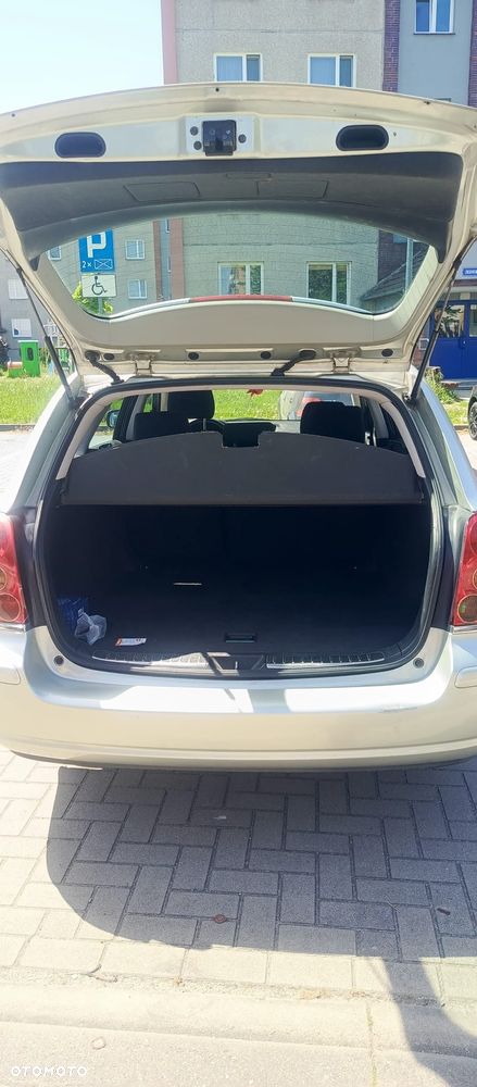 Toyota Avensis 2.0 D-4D High - 6