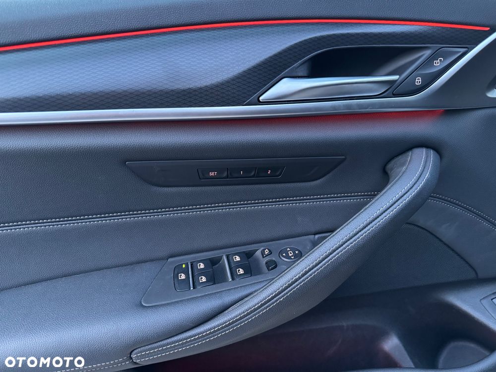 BMW Seria 5 530e xDrive M Sport Edition - 18