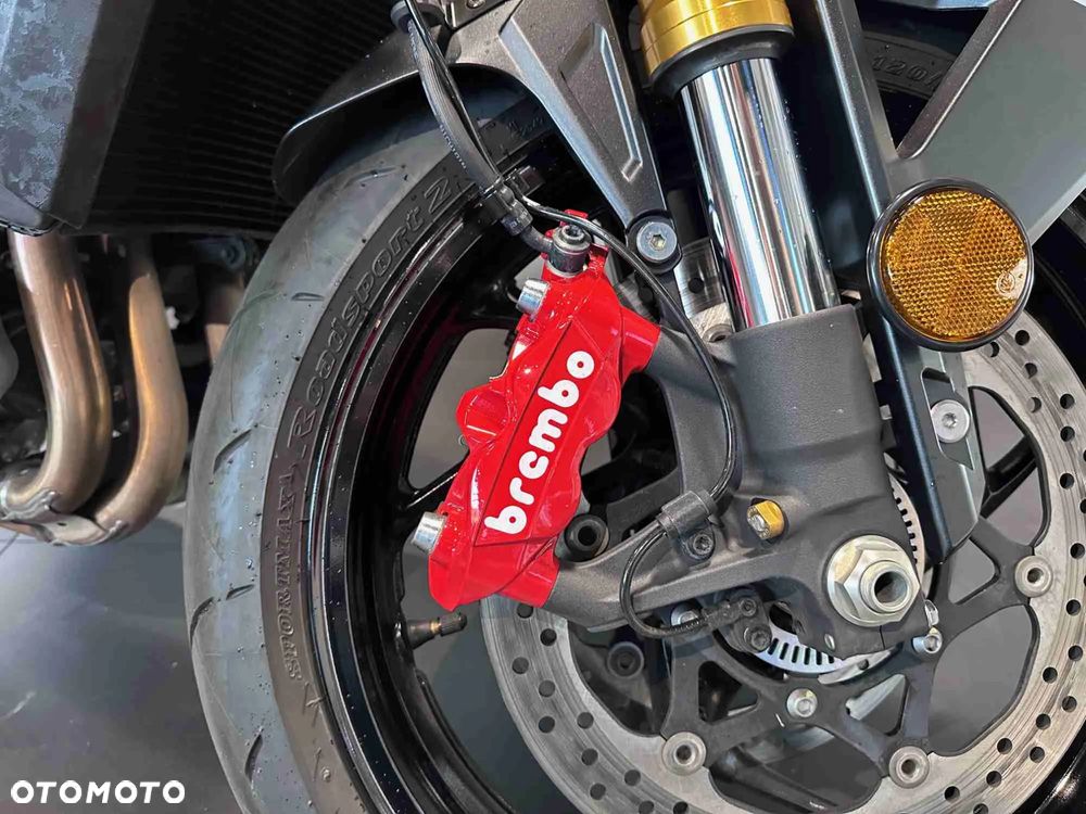 Suzuki GSX - 16