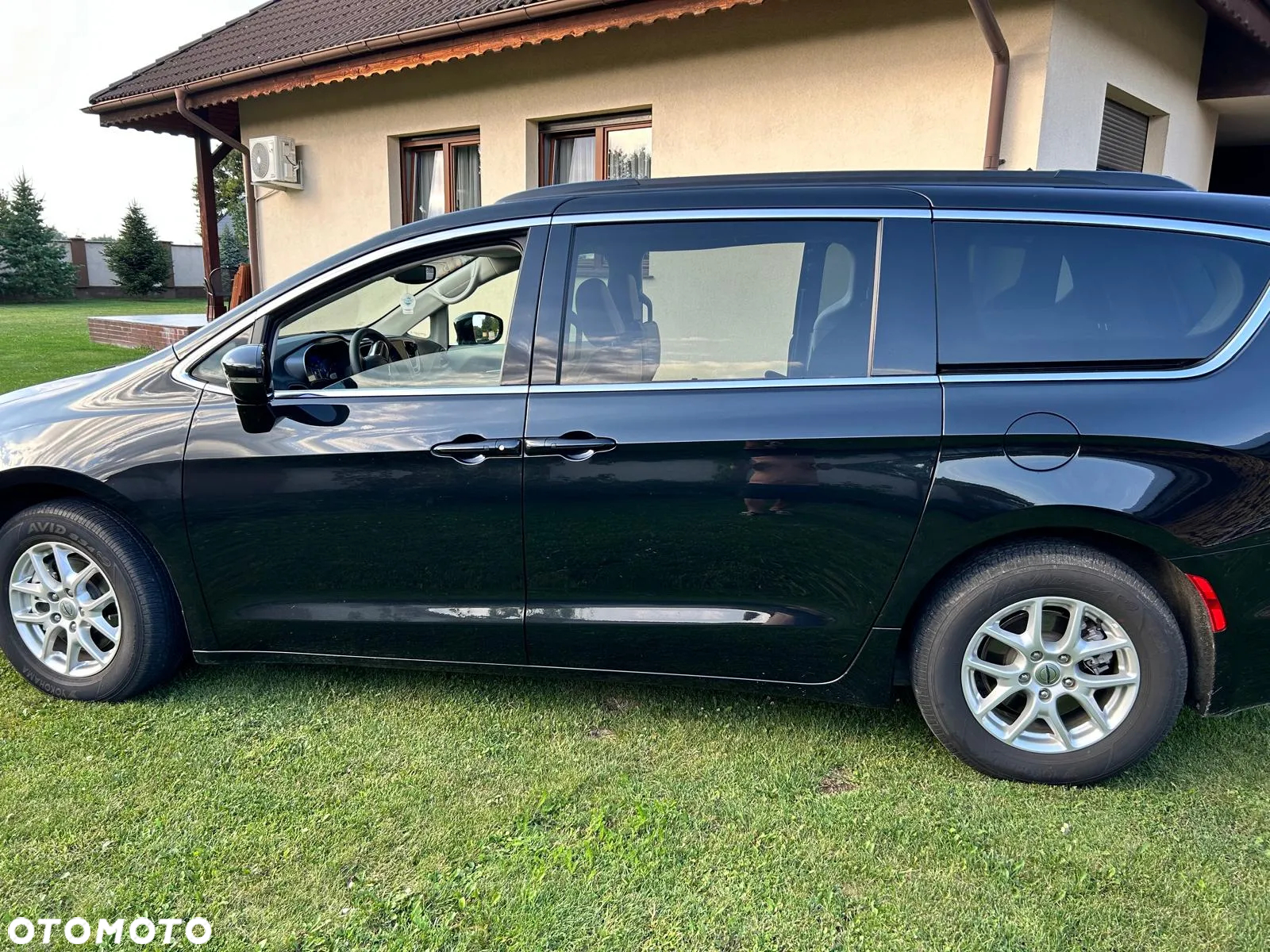Chrysler Pacifica - 4
