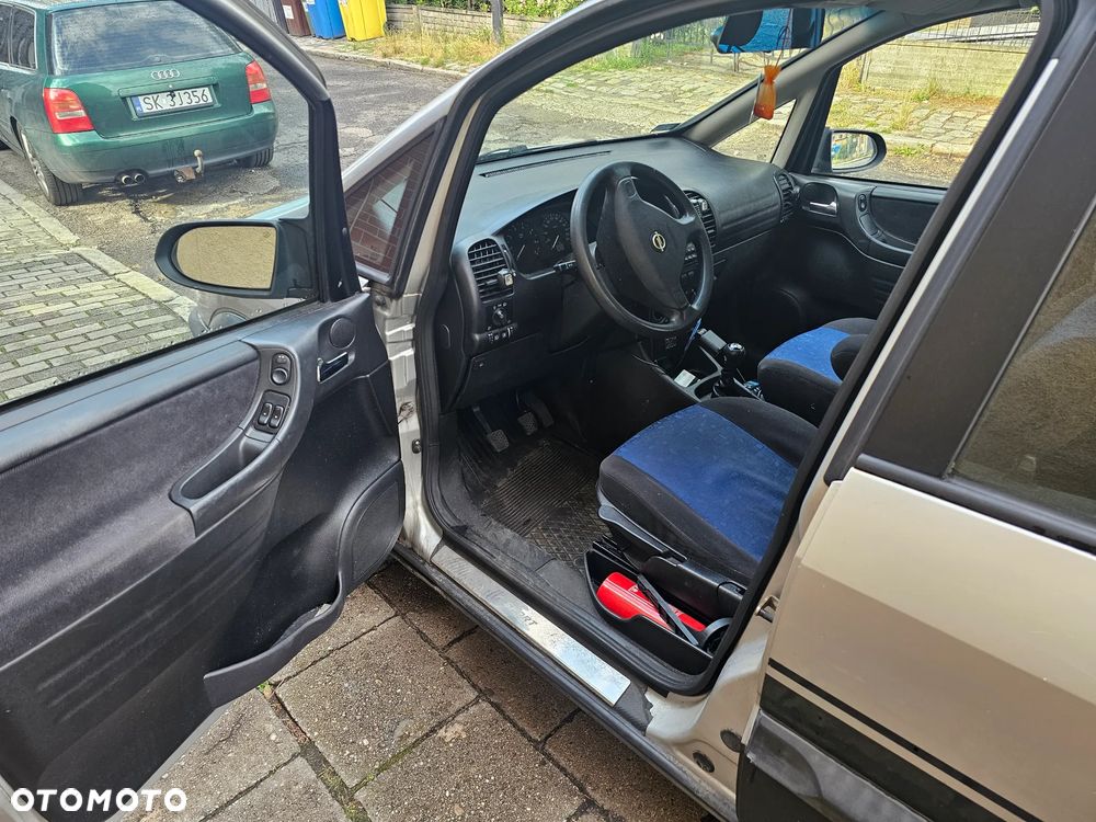 Opel Zafira 1.6 16V Comfort - 8