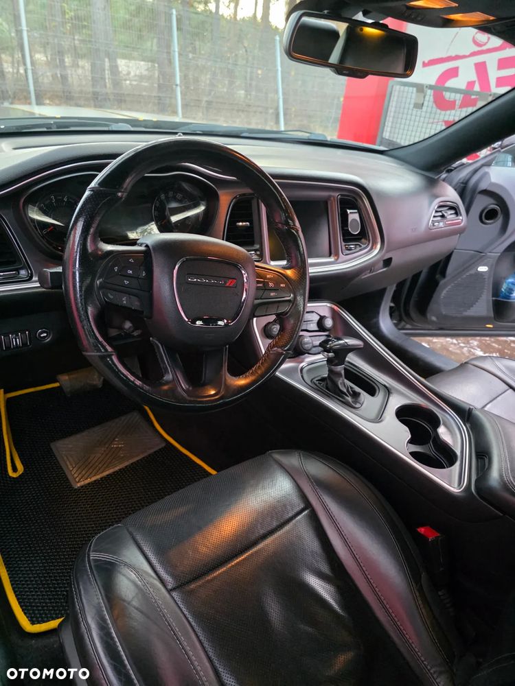 Dodge Challenger - 15