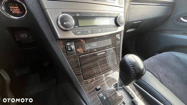 Toyota Avensis - 10