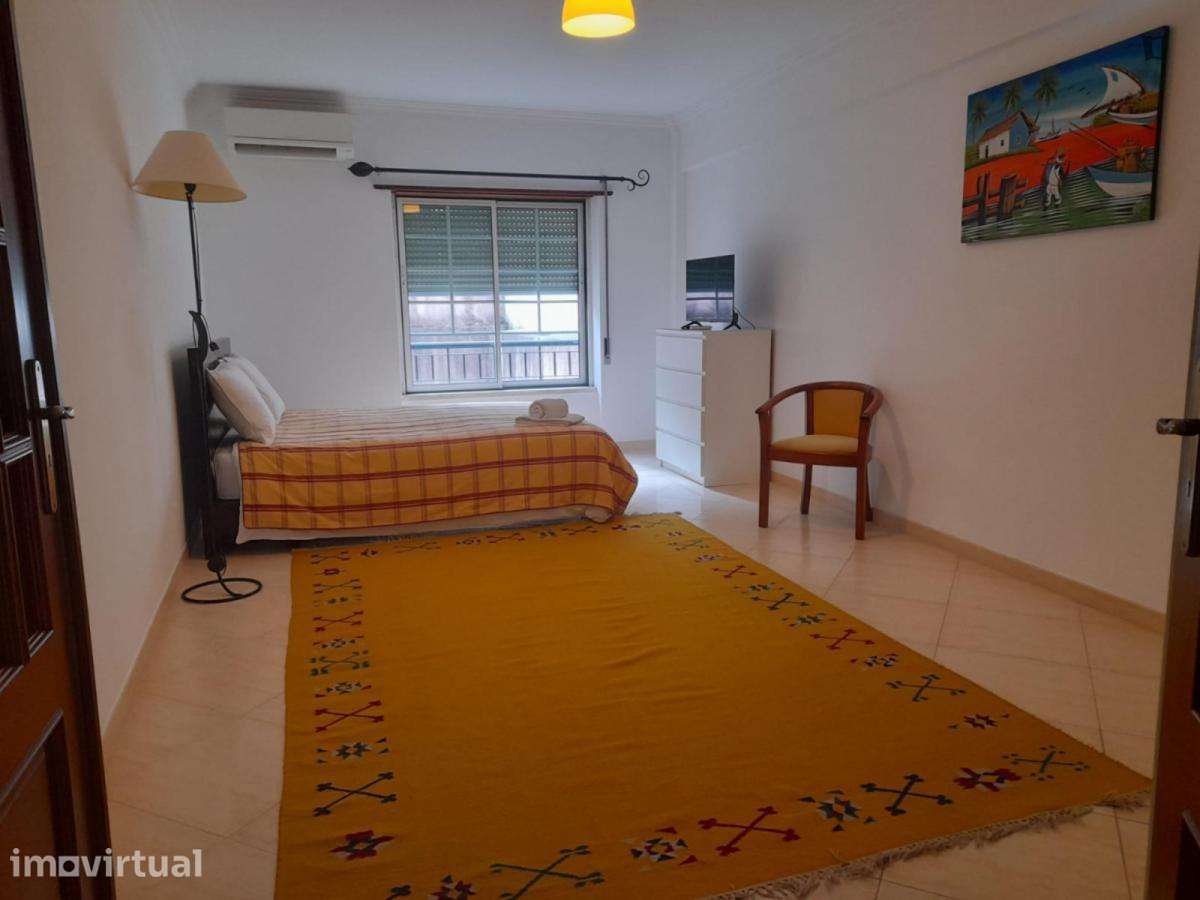 Quarto - localizado em Intendente Lisbon - Grande imagem: 2/10