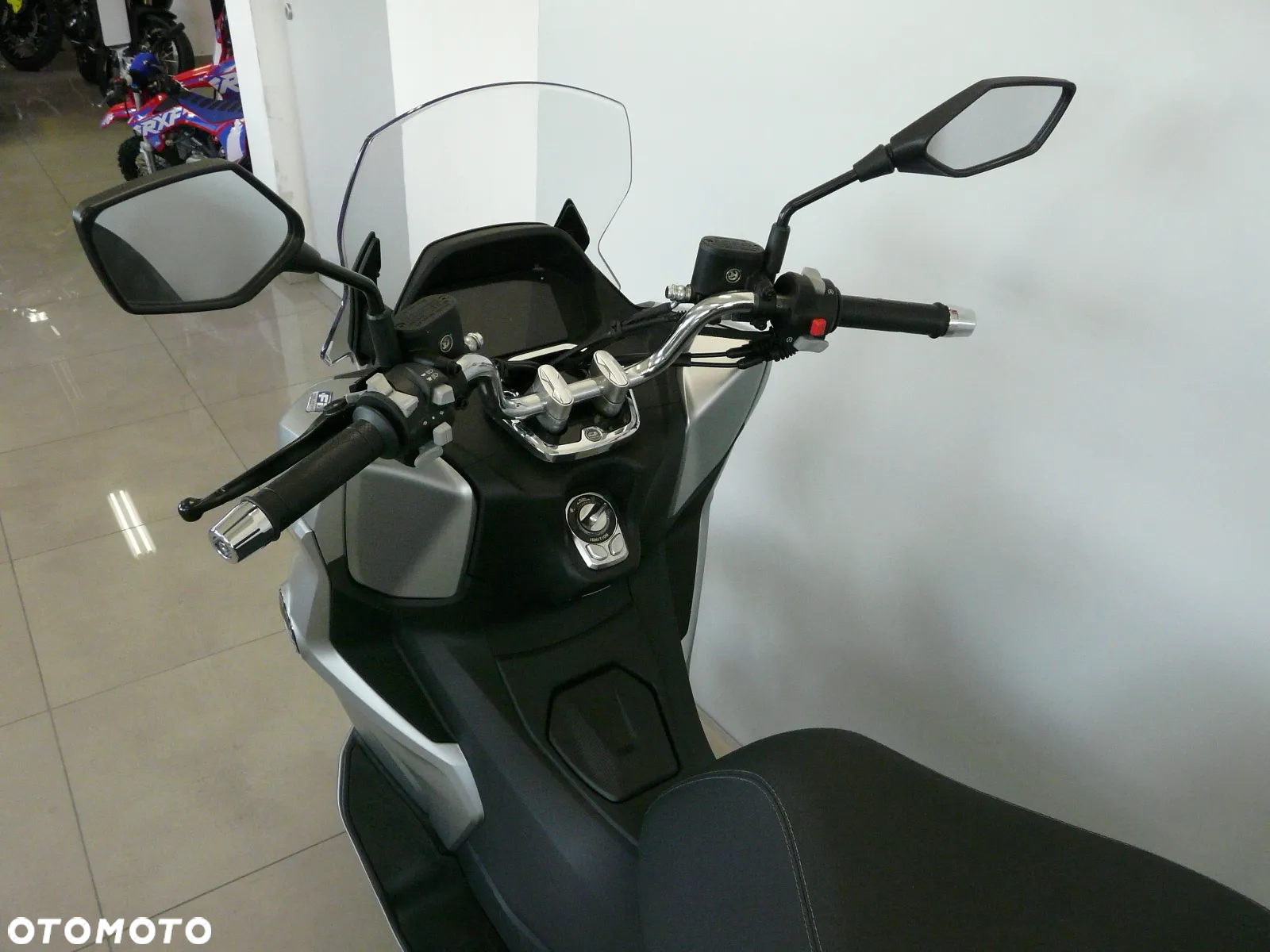 QJMOTOR MTX 125 - 19