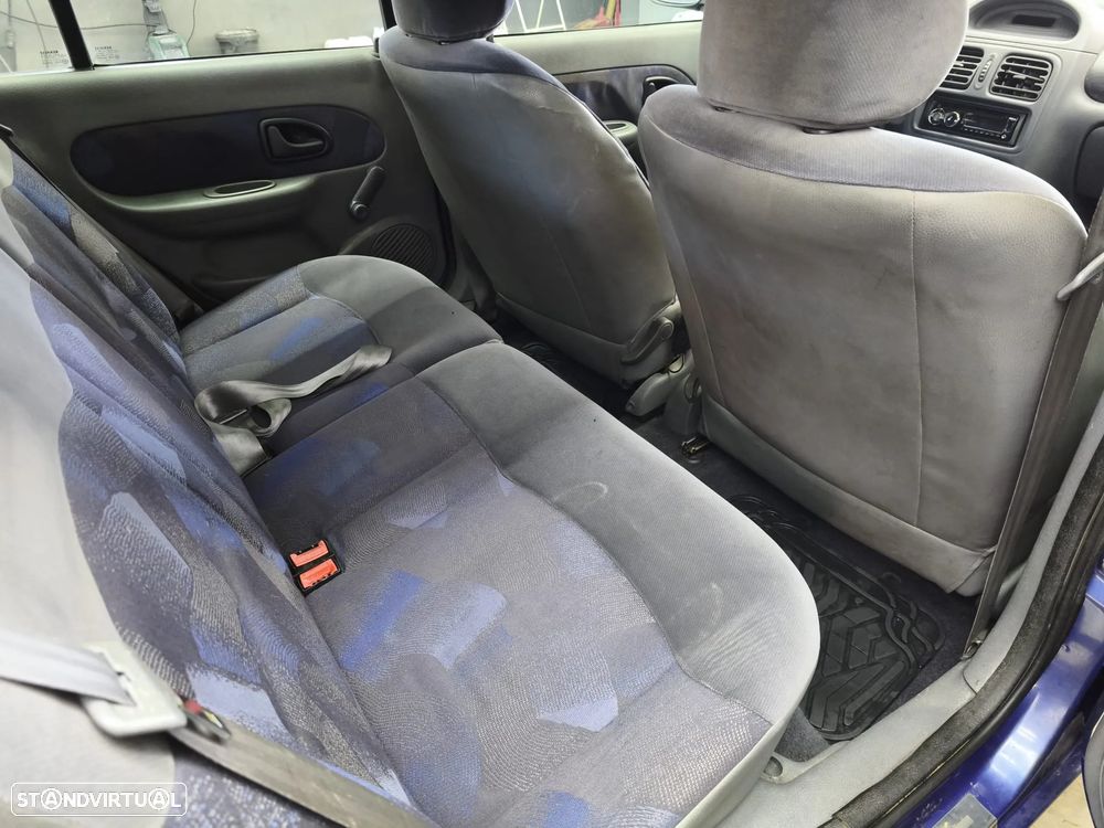 Renault Clio 1.2 RT - 9
