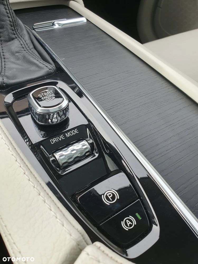 Volvo XC 90 T6 GPF AWD Momentum - 27