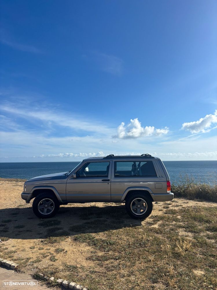 Jeep Cherokee 2.5 TD Base - 11