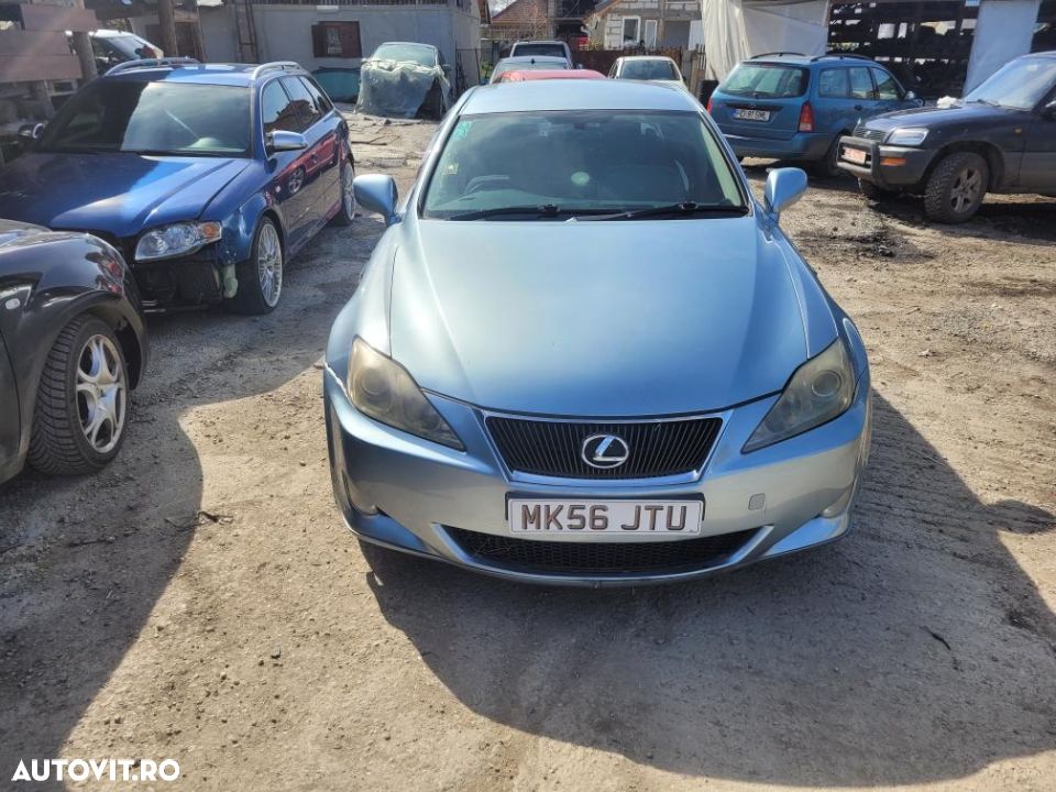 dezmembrez lexus is 220 - 7