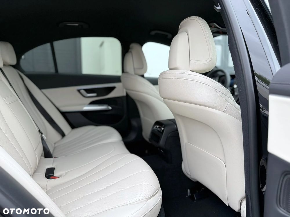 Mercedes-Benz Klasa E 200 4Matic 9G-TRONIC AMG Line NIGHT Edition - 35