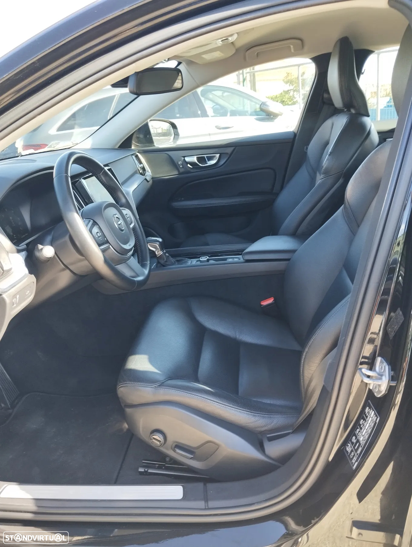 Volvo V60 2.0 D3 Momentum Geartronic - 9