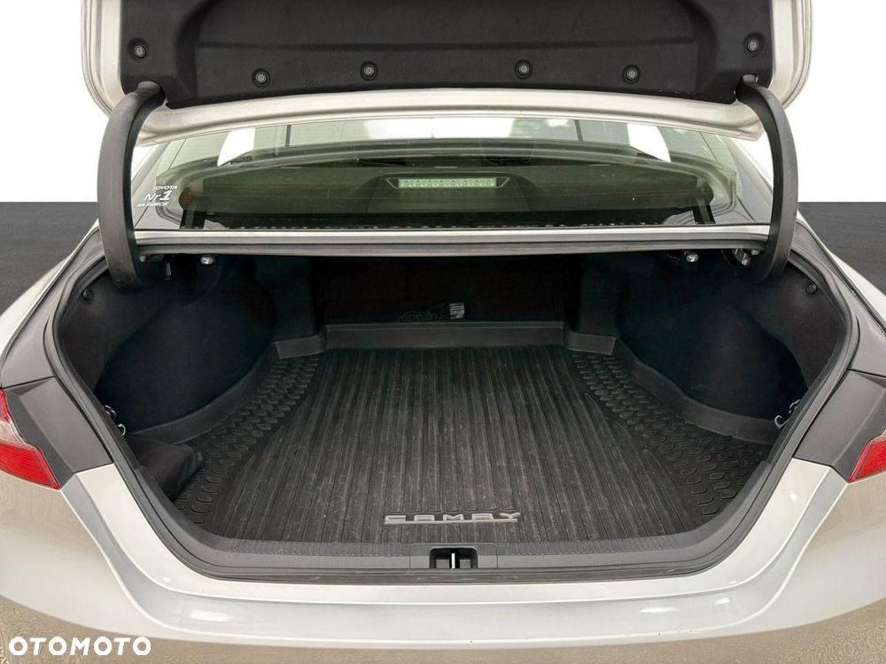 Toyota Camry - 12