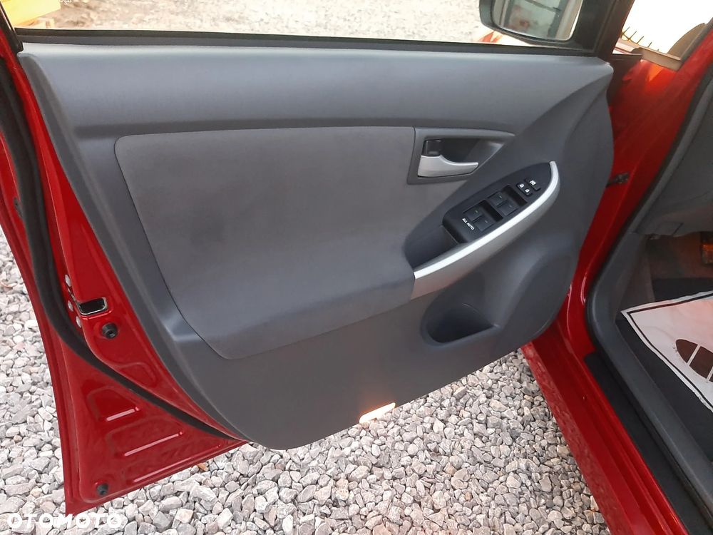 Toyota Prius (Hybrid) Executive - 27