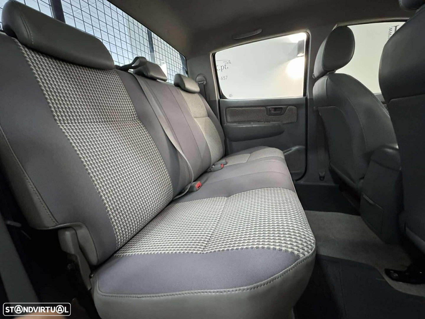 Toyota Hilux 2.5 D-4D CD - 11