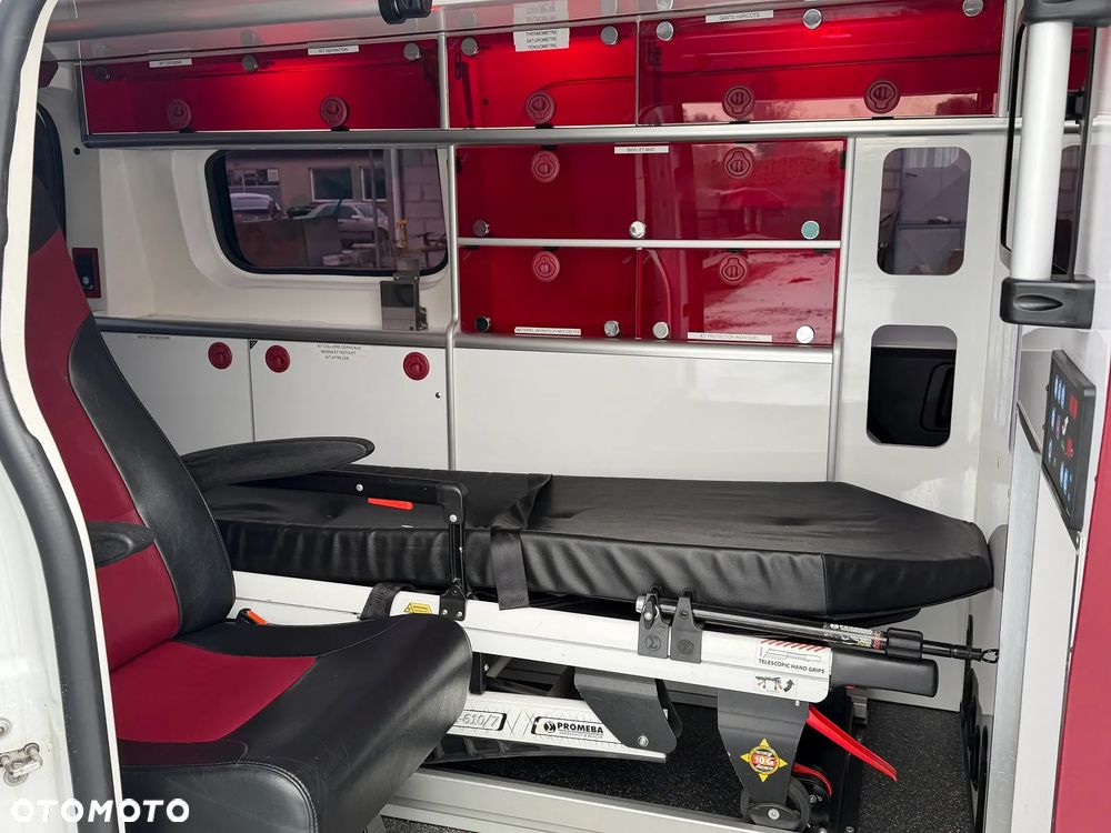 Opel Vivaro Karetka Ambulans Ambulance Sanitarny EN1789 - 9