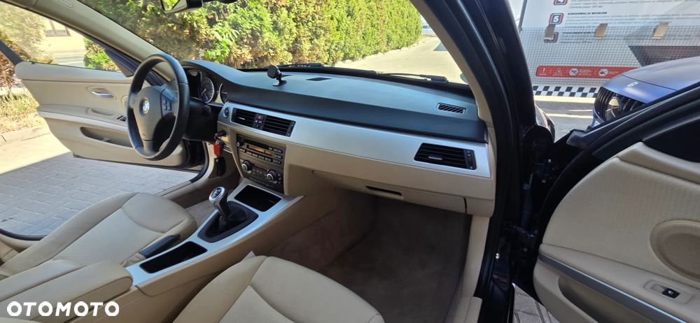 BMW Seria 3 318d DPF Edition Exclusive - 35