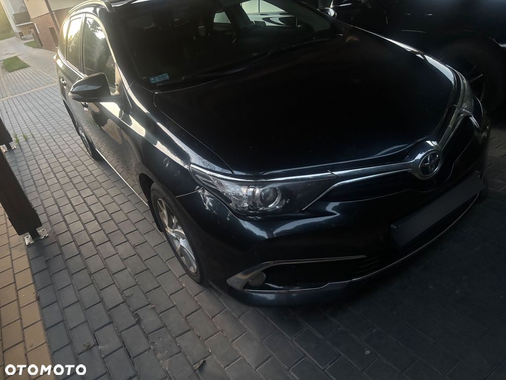 Toyota Auris 1.6 Premium - 2