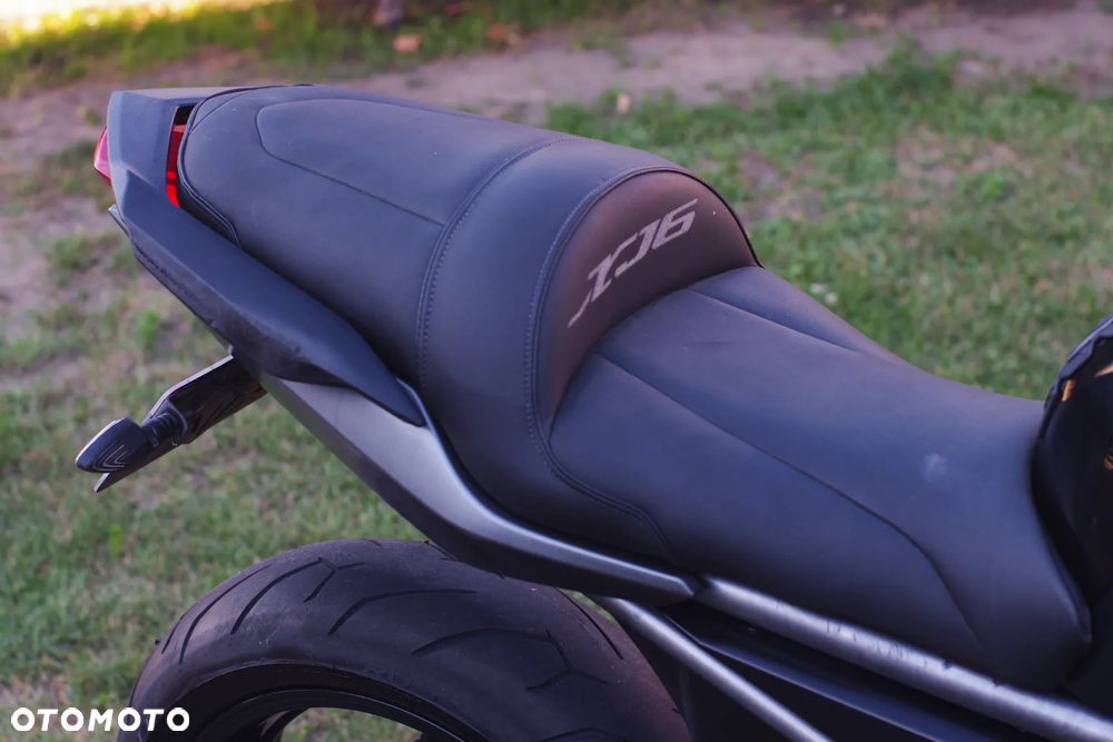 Yamaha XJ - 6