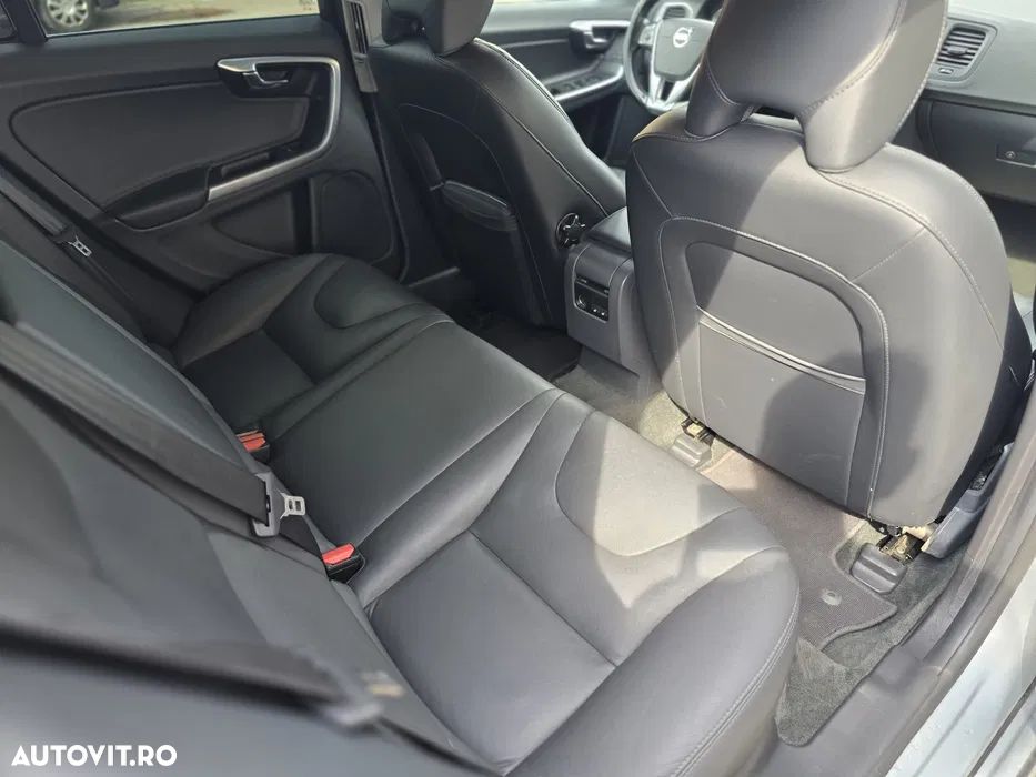 Volvo V60 D6 Plug-In-Hybrid AWD Geartronic Summum - 4
