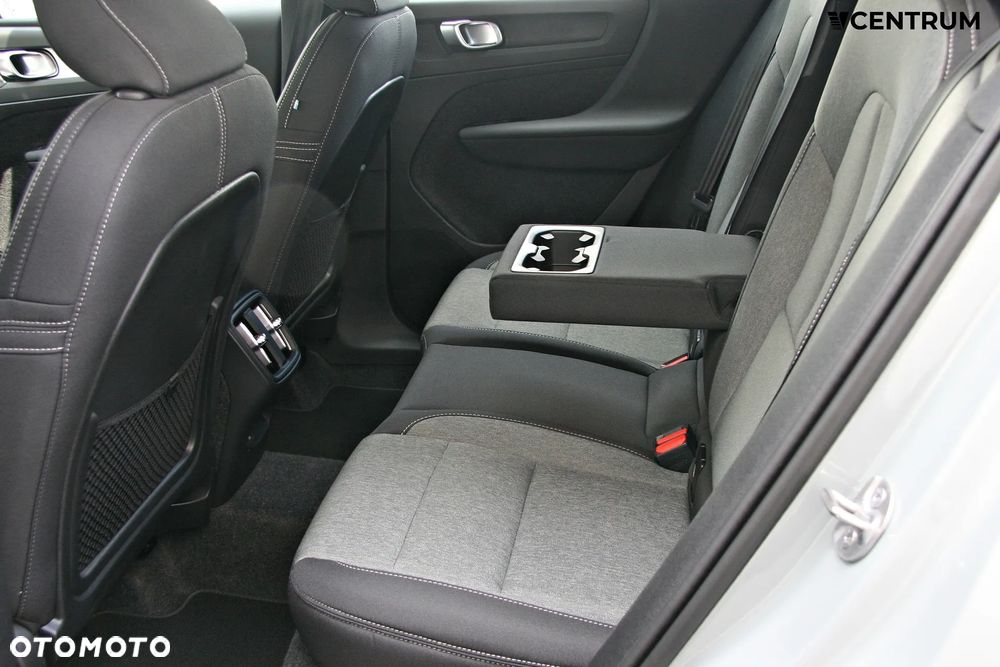 Volvo XC 40 B3 Plus Dark - 11