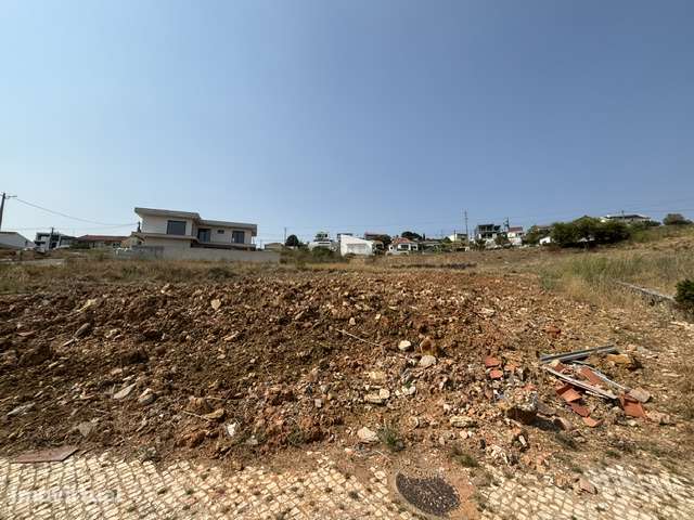 Excelente terreno urbano situado na Urbanização Fonte Santa, Vialonga - Grande imagem: 3/3