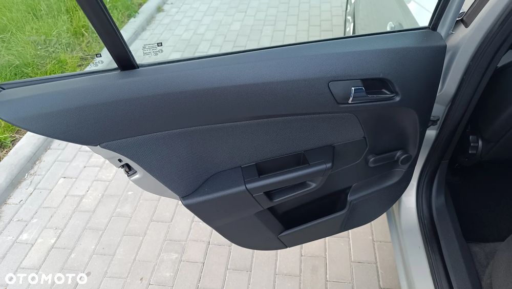 Opel Astra 1.6 Catch me - 20