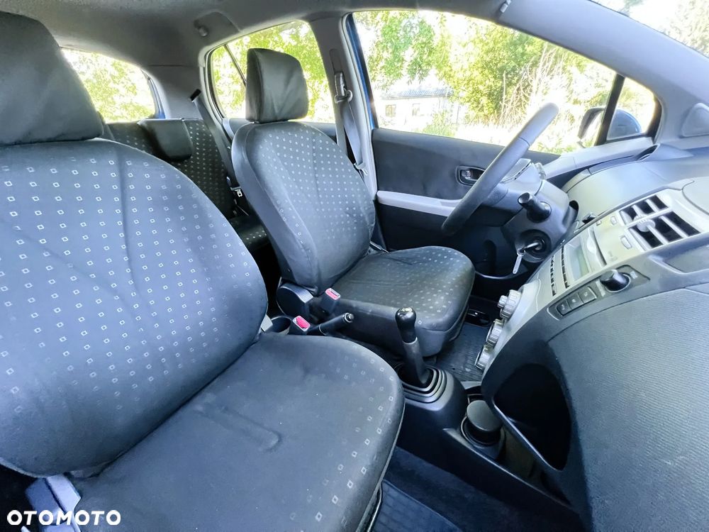 Toyota Yaris - 12
