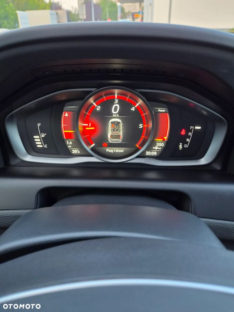 Volvo XC 60 D3 Drive-E Ocean Race - 28