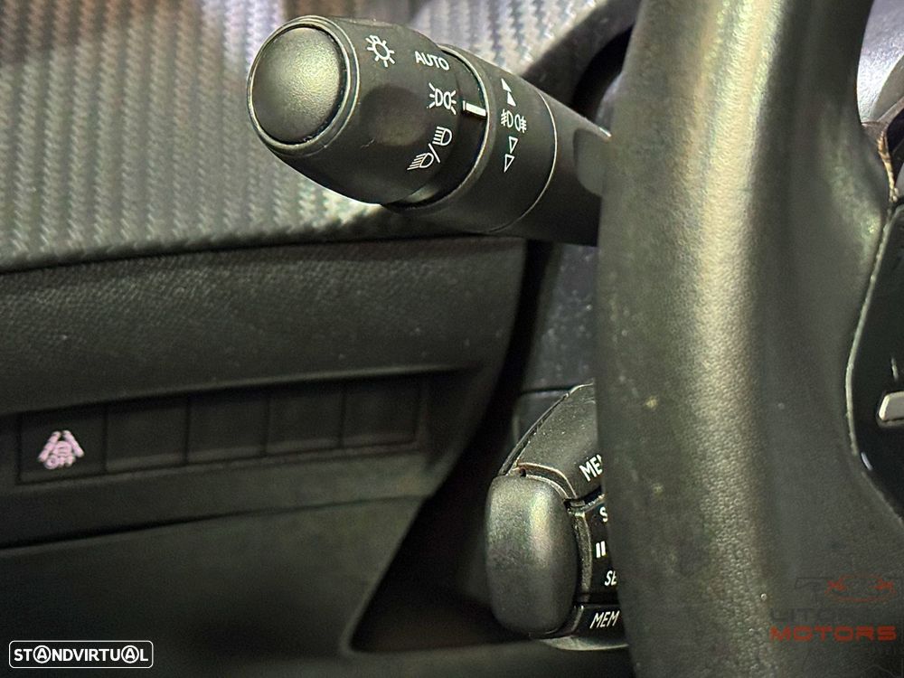 Peugeot 2008 1.2 PureTech Allure Pack - 23