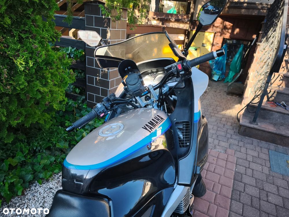 Yamaha FJ - 18