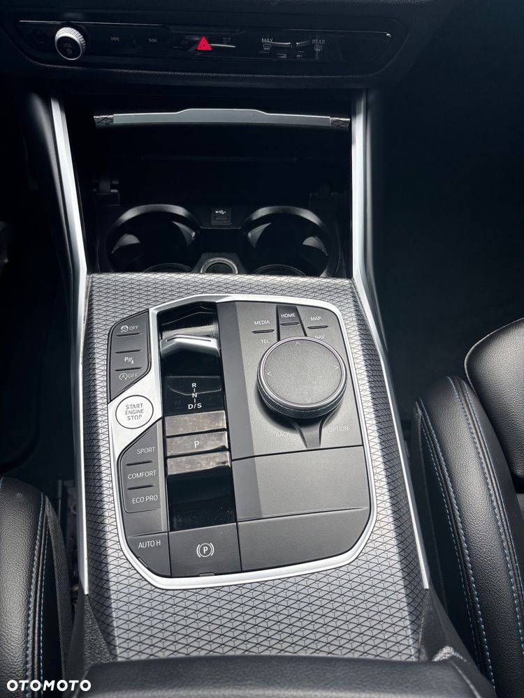 BMW Seria 3 320i xDrive M Sport - 28