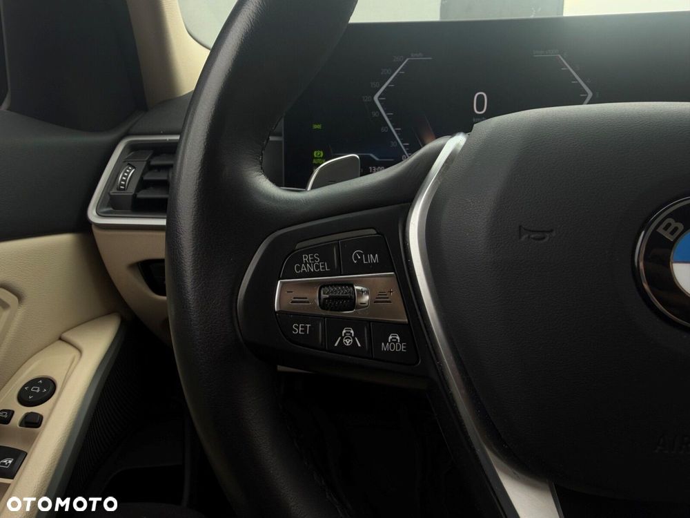 BMW Seria 3 330d xDrive MHEV Sport Line - 19