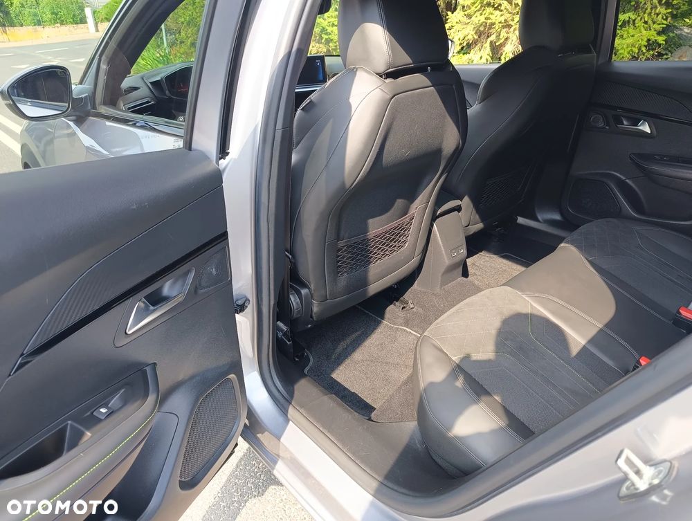 Peugeot 2008 PureTech 155 EAT8 GT - 23
