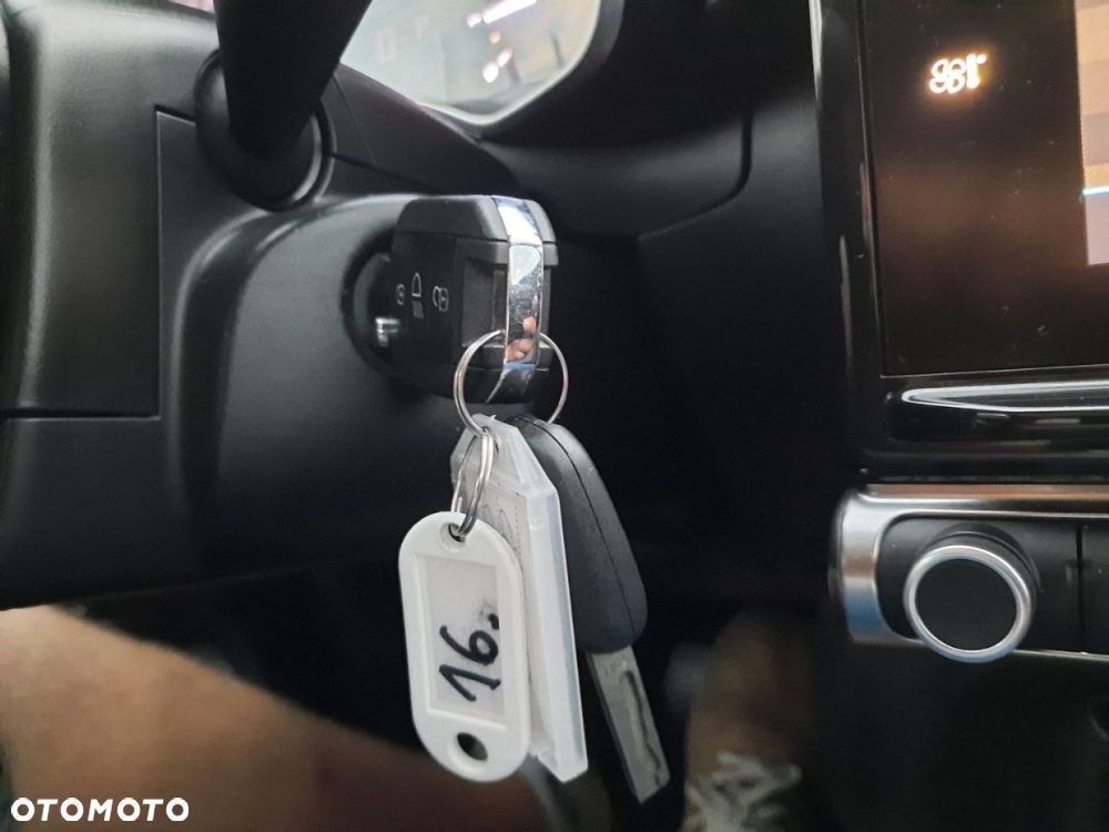 Citroën C3 1.2 PureTech Shine EAT6 - 33