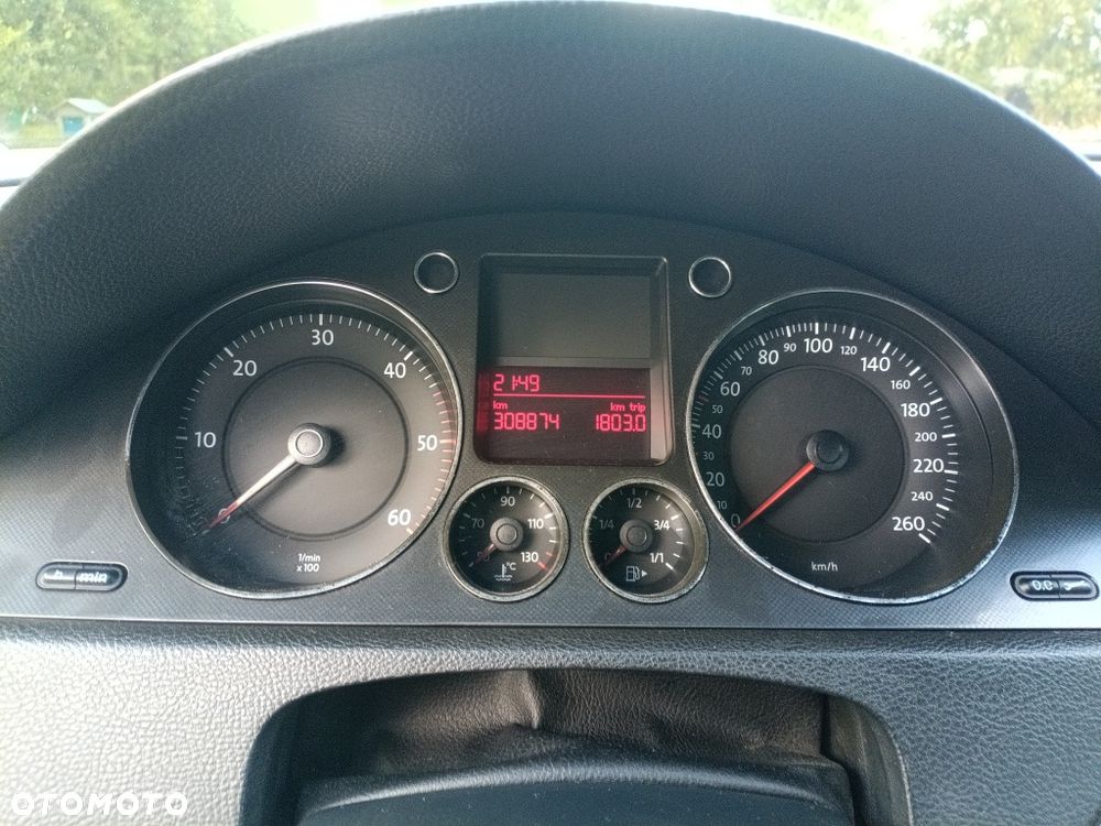 Volkswagen Passat - 5