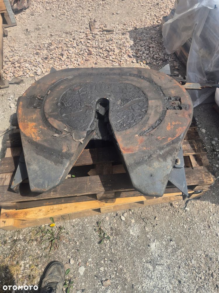 Siodło Jost  Volvo Renault z łapami 140mm - 2